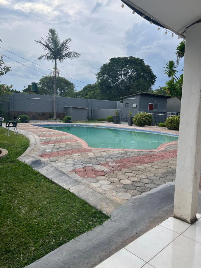 Mukala Lodge 卢萨卡 外观 照片